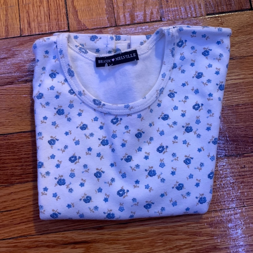 Brandy Melville cropped flower shirt
